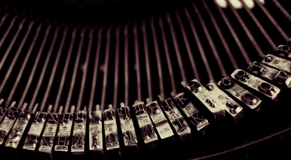Tipos de una máquina de escribir antigua