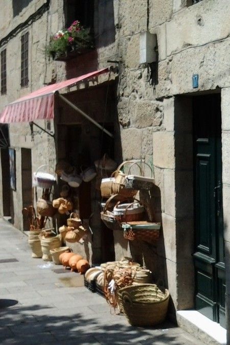 Fachada con tienda