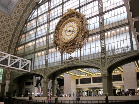 Reloj de agujas en museo D'Orsay (París)